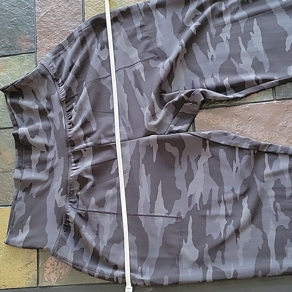 Athleta Salutation Camo Joggers, MP, Black, NWT - Picture 16 of 16